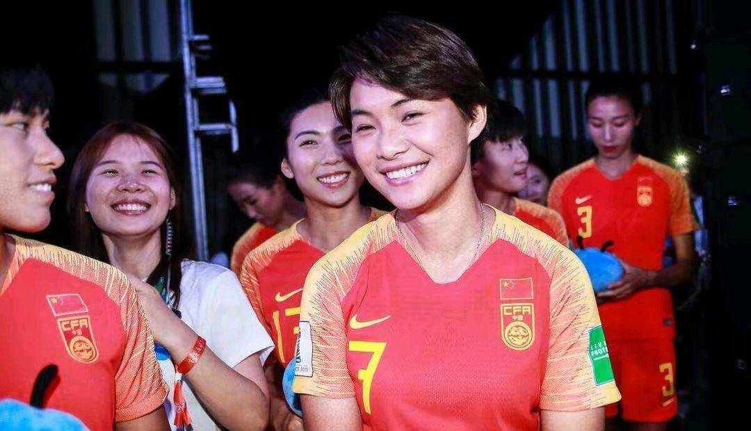 包含中国女足队员运用出色战术获得多场胜利的词条