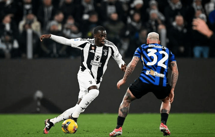 拉齐奥逆转击败尤文图斯，因莫比莱绝杀破门