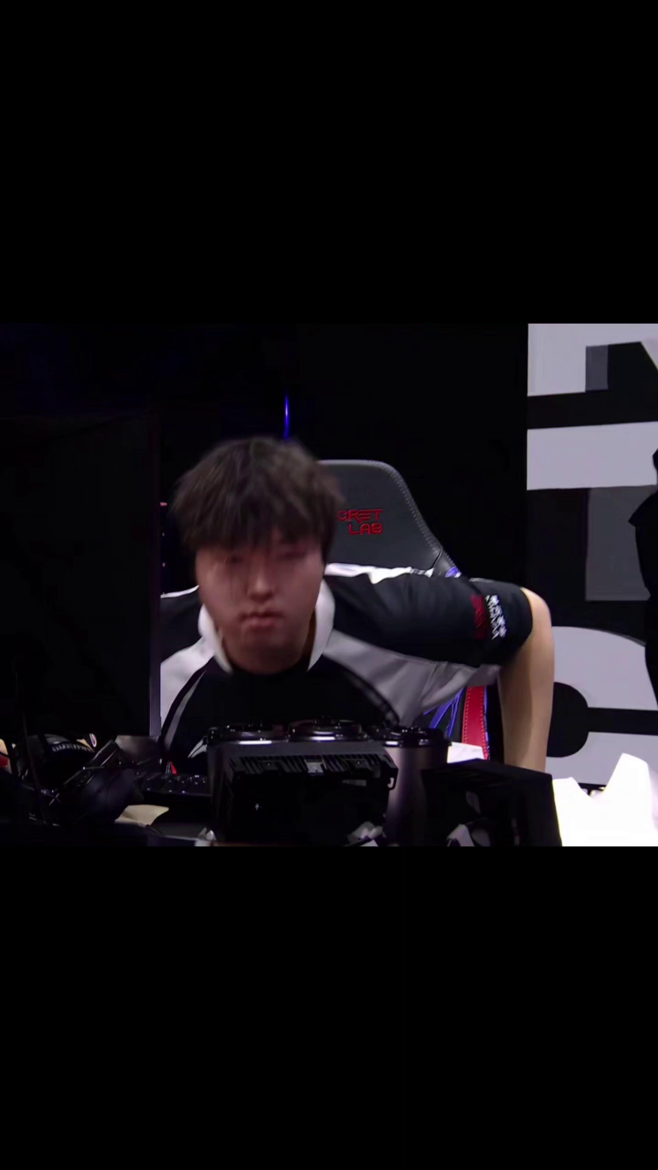 BLG横扫JDG，JackeyLove操刀奇招英雄翻盘全球总决赛3:2（首尔）