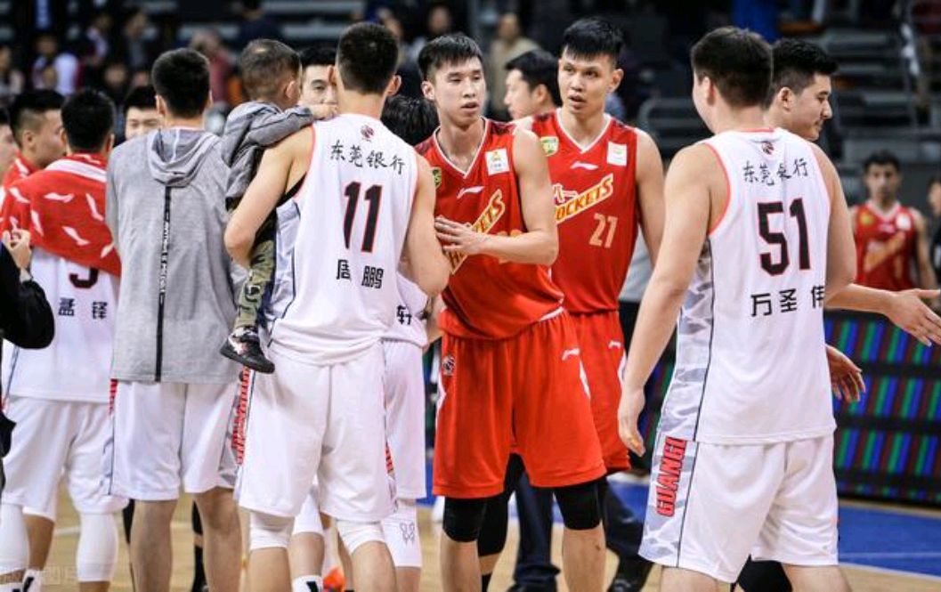 关于广州男篮再夺胜利，勇气十足的信息