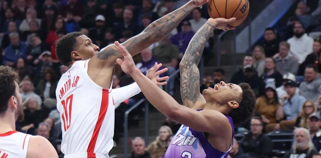 76人不敌火箭,陷入连败 76人不敌火箭,陷入连败