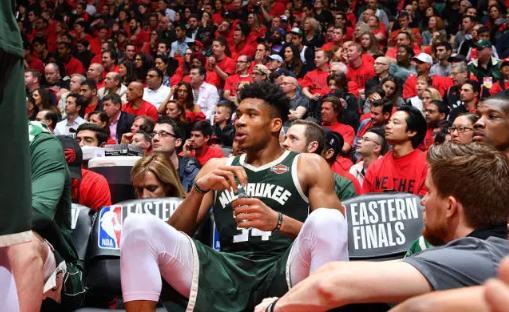 猛龙在加时赛中获胜，豪取五连胜