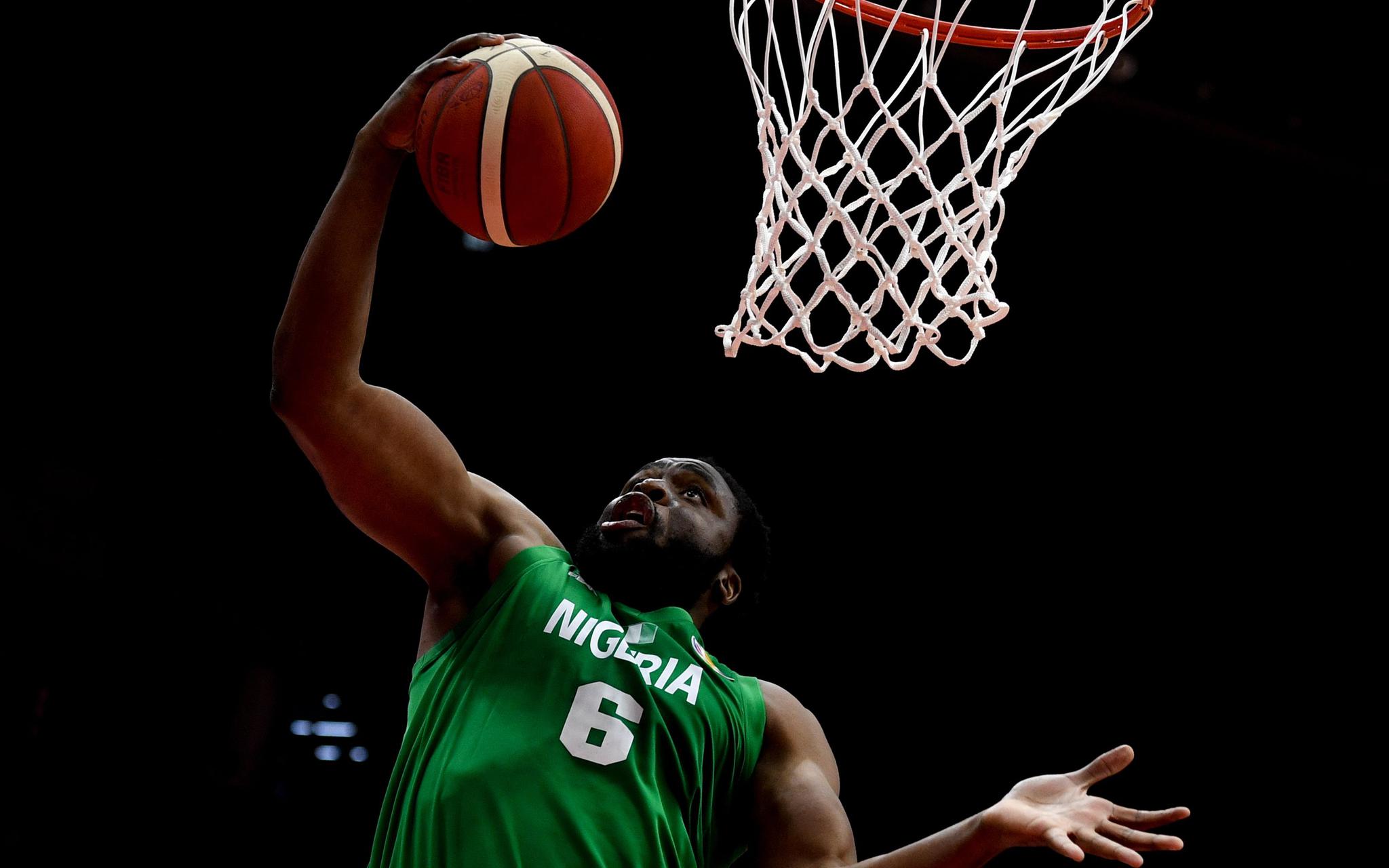 包含尼日利亚男篮完胜掘金，乔治·希尔打破历史纪录的词条