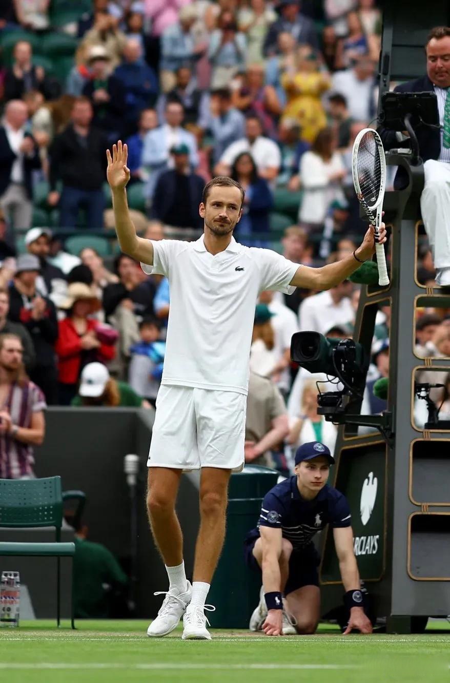 澳大利亚网球队强势日本网球队，梅德韦杰夫关键制胜的简单介绍