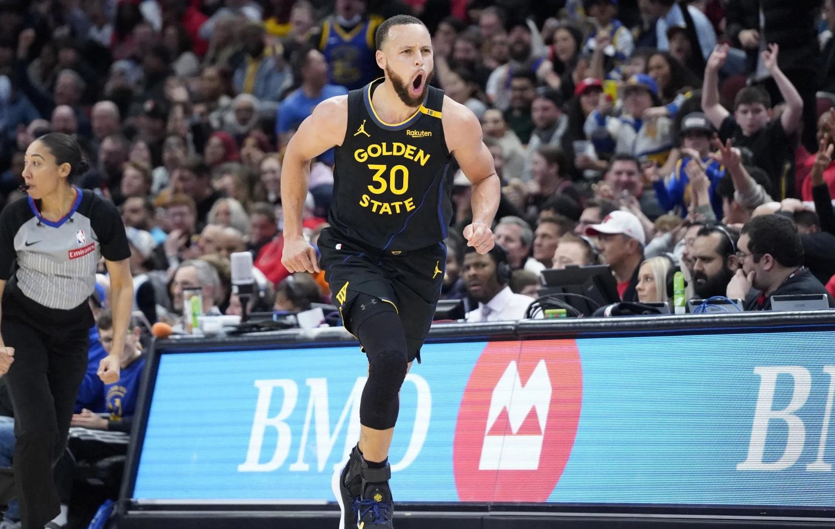 黄蜂惊险取胜尼克斯,稳居东部前八的简单介绍 黄蜂惊险取胜尼克斯,稳居东部前八的简单介绍