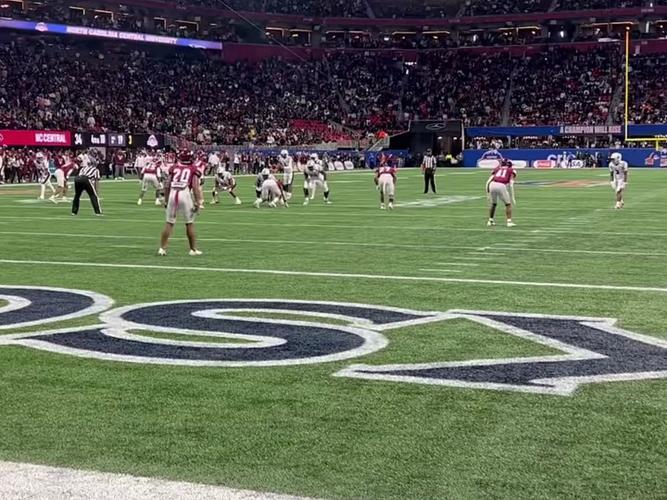 橄榄球场外新闻不断，话题热度爆表的简单介绍