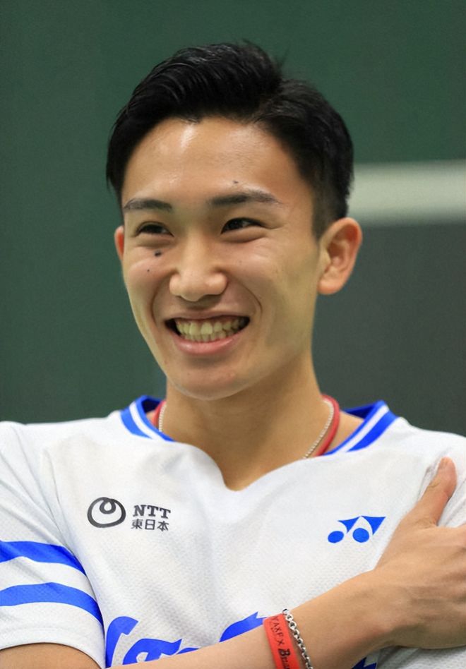 日本队险胜泰国队,桃田贤斗高光表现 日本队险胜泰国队,桃田贤斗高光表现