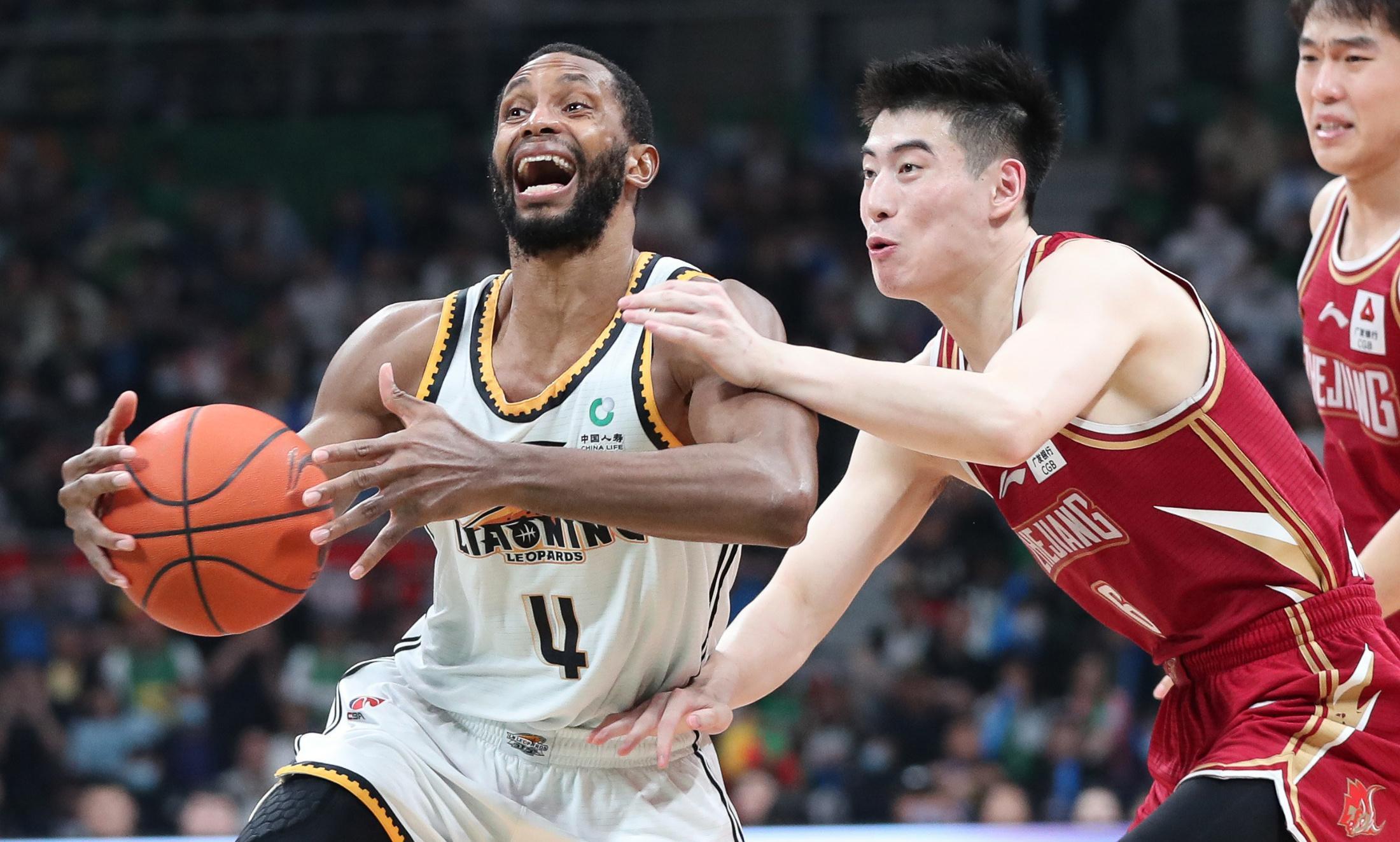 德甲争冠战焦点战，辽宁队防守锁死篮网